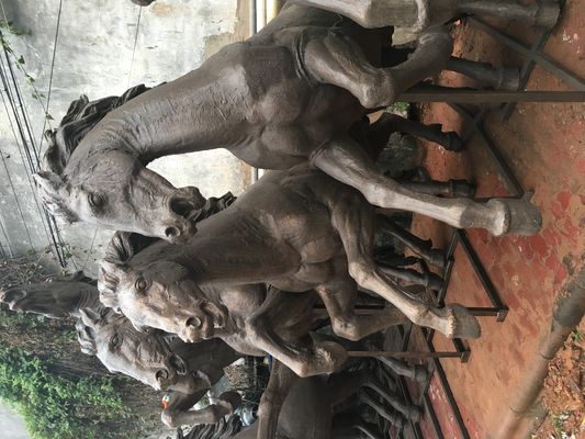 The metal cast bronze horse sculpture combination is suitable for outdoor garden decoration